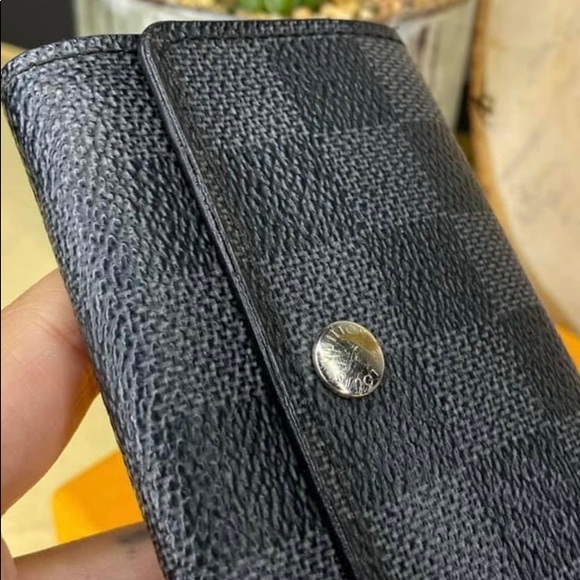 Auth Louis Vuitton Graphite 6 key holder/wallet. - Picture 4 of 10